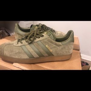 Men’s addias Giselle trainers